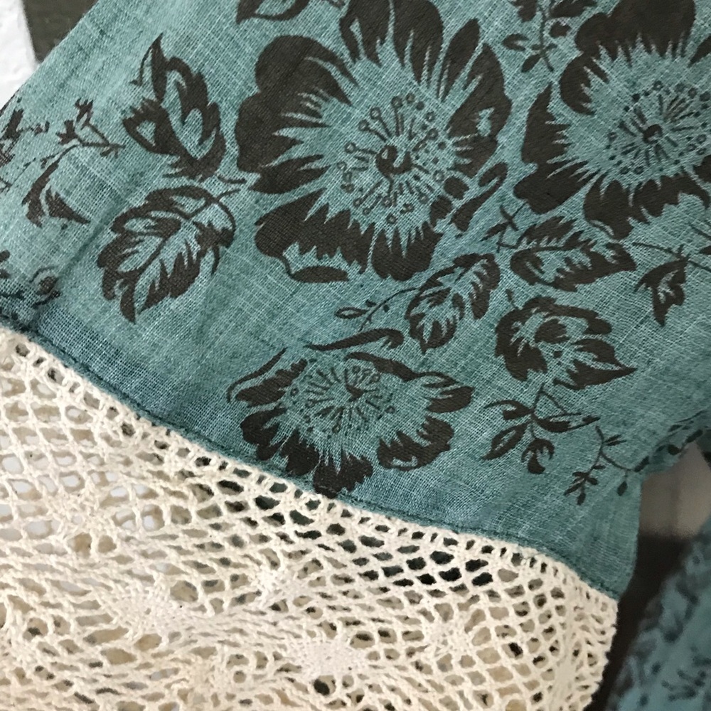 Hayden- Ruffled Dress - Picture 4 of 8